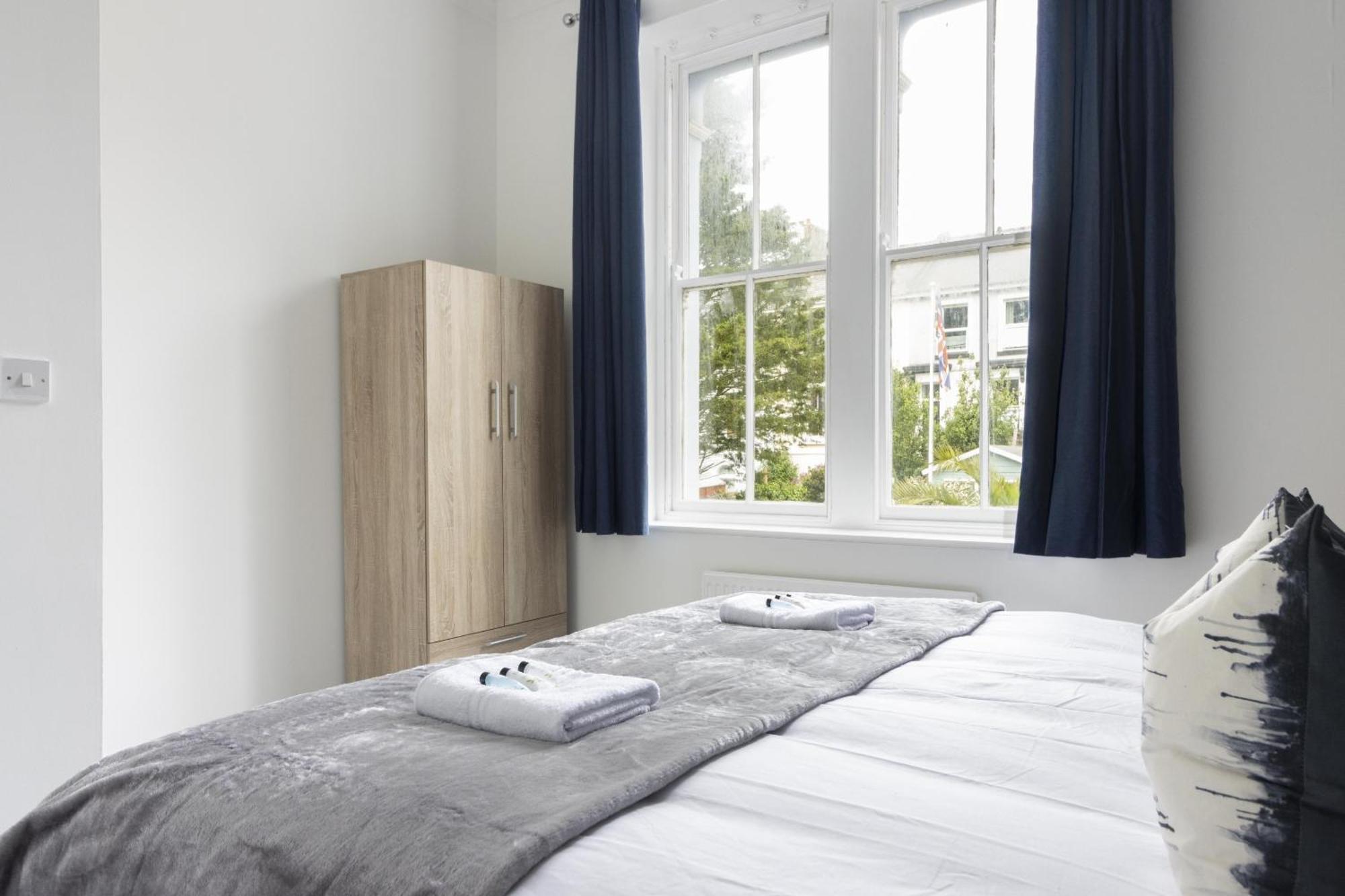Appartamento Alexandra - Large 3 Bed Perfect For Contractors, Free Parking, Fast Wifi And Great Value! Plymouth Esterno foto