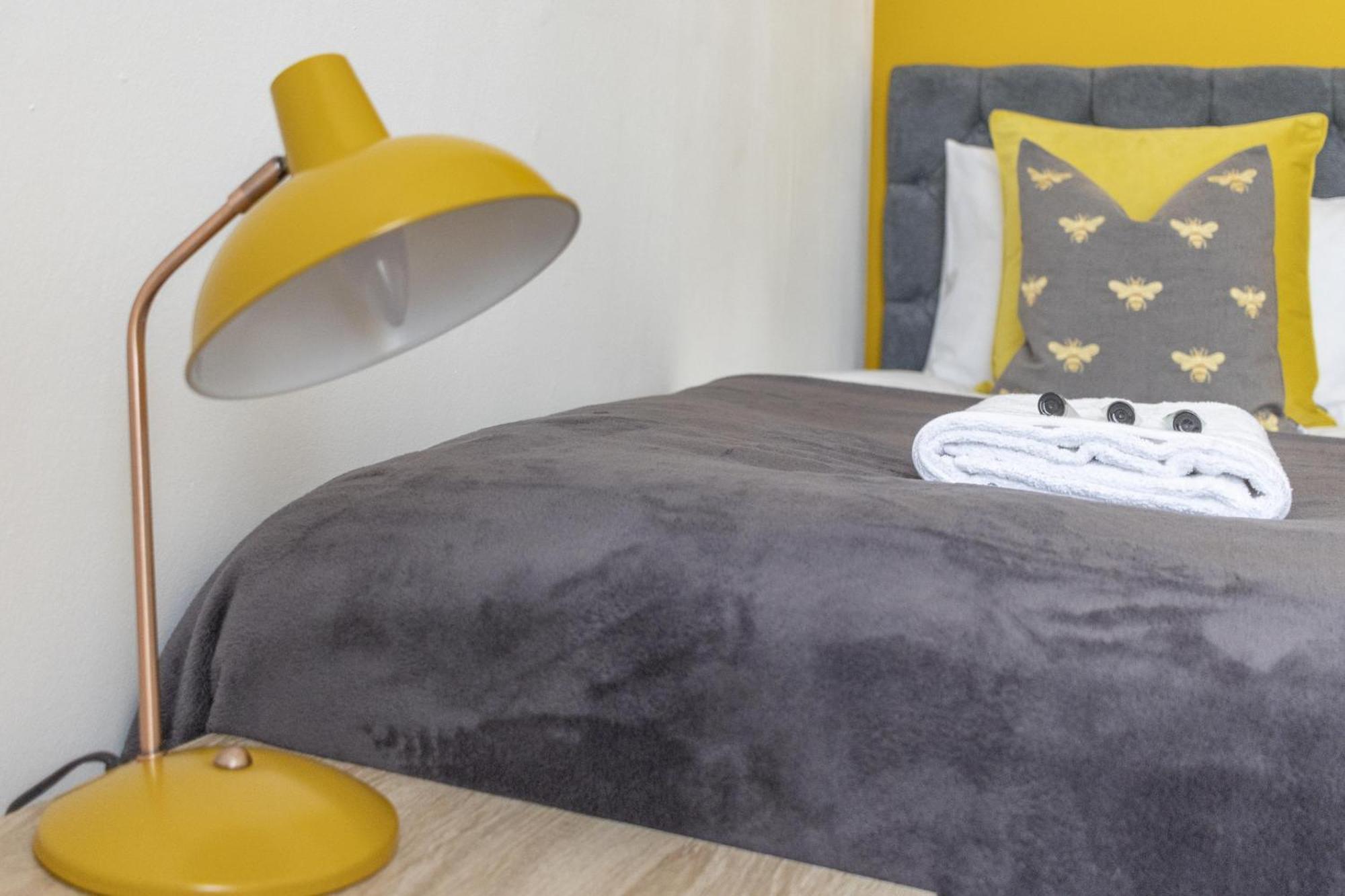 Appartamento Alexandra - Large 3 Bed Perfect For Contractors, Free Parking, Fast Wifi And Great Value! Plymouth Esterno foto