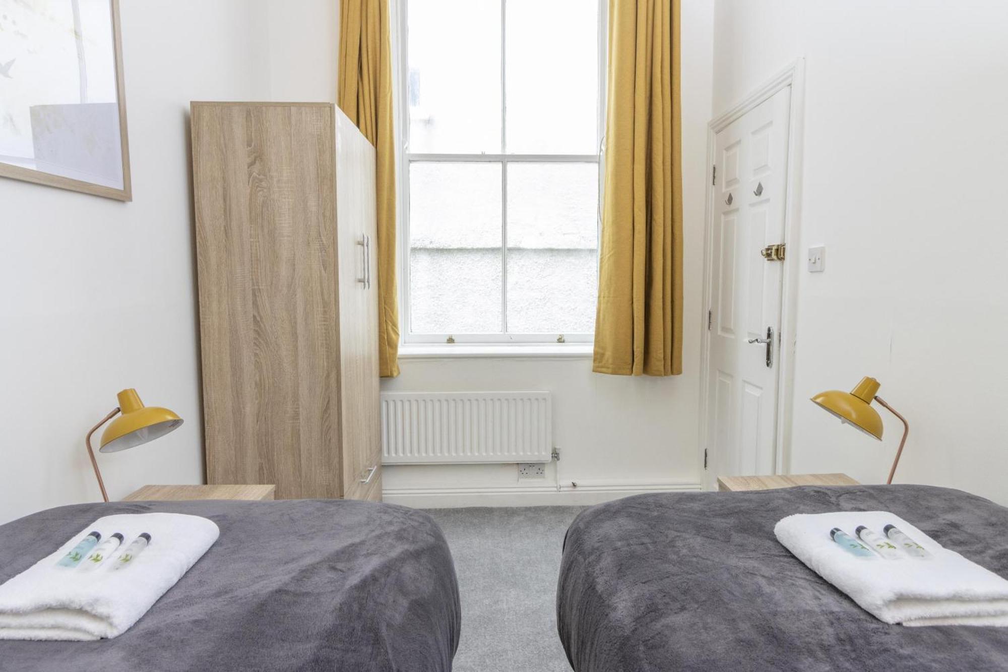 Appartamento Alexandra - Large 3 Bed Perfect For Contractors, Free Parking, Fast Wifi And Great Value! Plymouth Esterno foto
